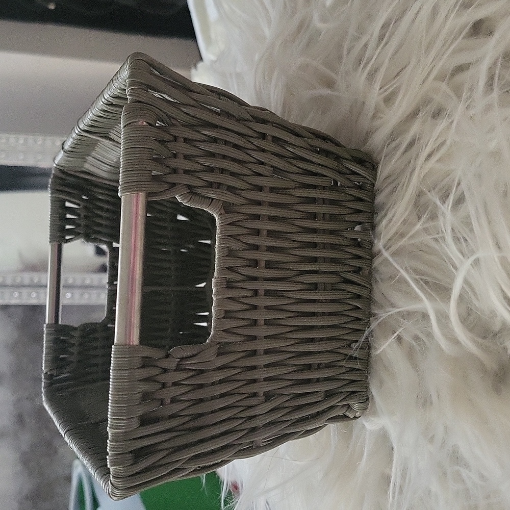 Woven Gray Basket🩶 - Picture 4 of 5